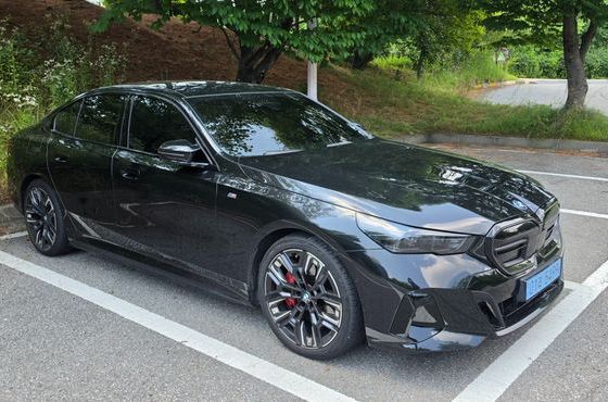 BMW i5 M60 xDrive — пробег 28 500 км — фото 3 из 5