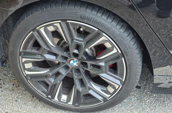 BMW i5 M60 xDrive — пробег 28 500 км — фото 5 из 5