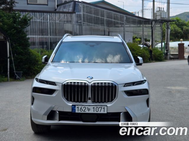 BMW X7 xDrive 40i Design Pure Excellence 6-Seater — пробег 11 100 км — фото 1 из 5
