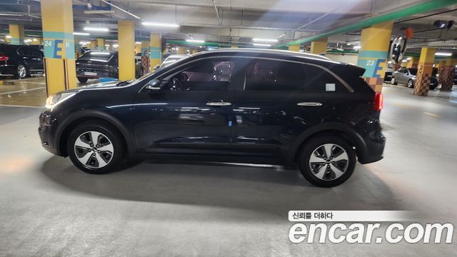 Kia Niro Prestige — пробег 94 977 км — фото 2 из 5