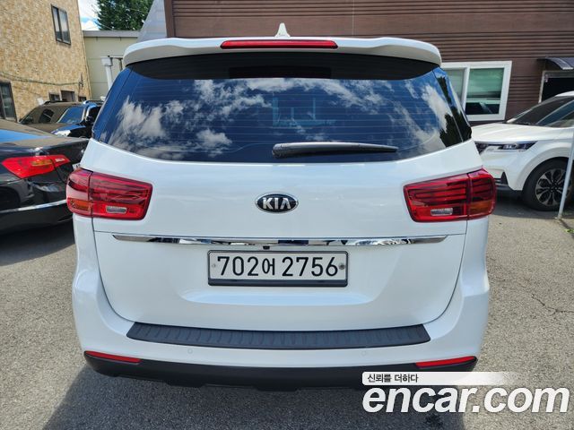 Kia Carnival 11-Seater Deluxe — пробег 92 986 км — фото 2 из 5