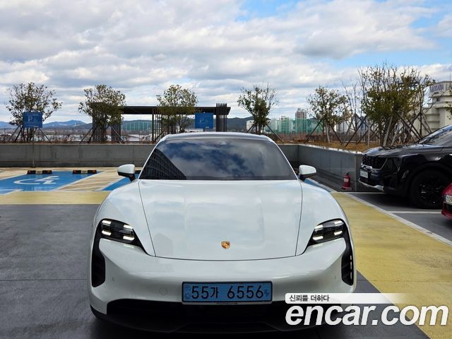 Porsche Taycan 4S — пробег 14 000 км — фото 1 из 5