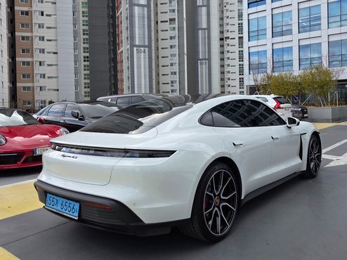 Porsche Taycan 4S — пробег 14 000 км — фото 5 из 5
