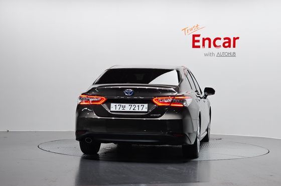 Toyota Camry 2.5 XLE Hybrid — пробег 103 426 км — фото 4 из 5