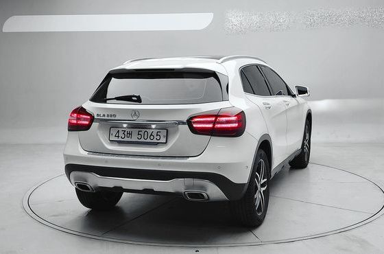 Mercedes-Benz GLA-Class GLA220 Premium — пробег 67 907 км — фото 2 из 5