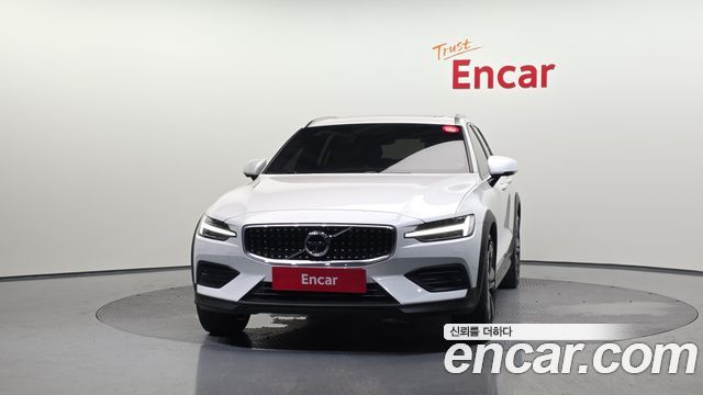Volvo V60 T5 Pro AWD — пробег 67 680 км — фото 3 из 5
