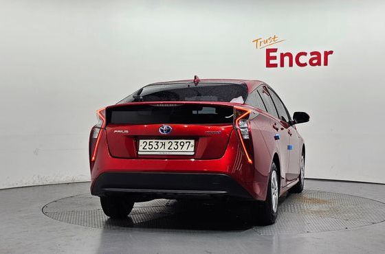 Toyota Prius 1.8 E — пробег 55 498 км — фото 4 из 5