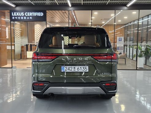 Lexus LX 700h VIP — пробег 4 850 км — фото 4 из 5