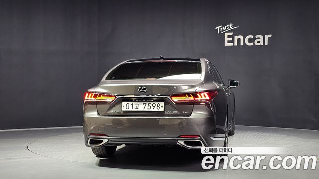 Lexus LS 3.5 Platinum AWD — пробег 185 227 км — фото 4 из 5