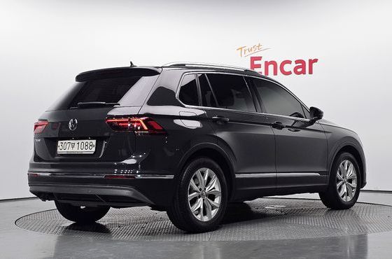 Volkswagen Tiguan 2.0 TDI Premium — пробег 92 127 км — фото 2 из 5