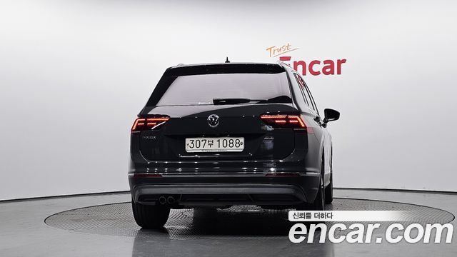 Volkswagen Tiguan 2.0 TDI Premium — пробег 92 127 км — фото 4 из 5