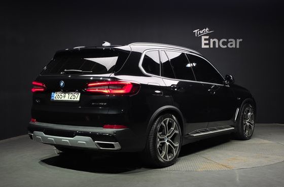 BMW X5 xDrive 45e xLine — пробег 84 406 км — фото 2 из 5