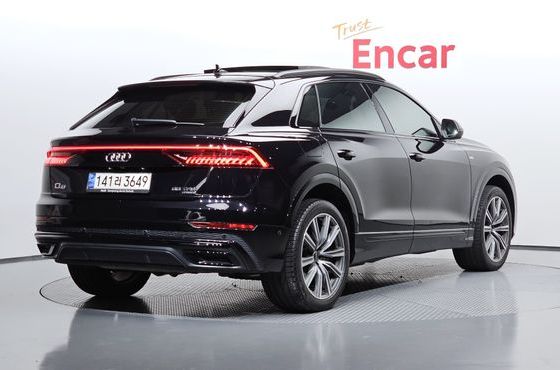 Audi Q8 55 TFSI Quattro Premium — пробег 120 903 км — фото 2 из 5