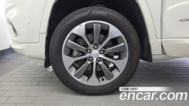 Jeep Cherokee 2.2 Diesel Overland 4WD — пробег 117 234 км — фото 5 из 5