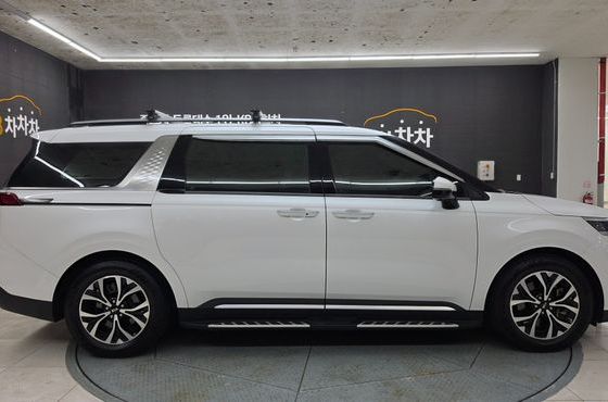 Kia Carnival 9-Seater Signature — пробег 22 260 км — фото 2 из 5