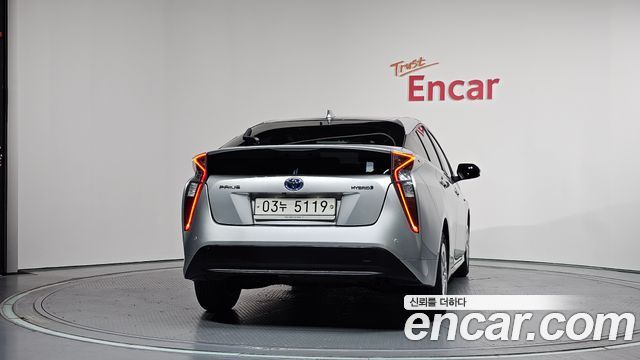 Toyota Prius из Кореи Encar