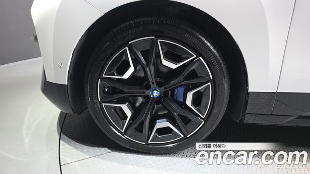BMW iX xDrive50 Sports Plus — пробег 68 584 км — фото 5 из 5