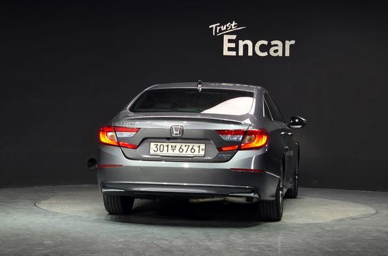 Honda Accord 2.0 Hybrid Touring — пробег 100 047 км — фото 4 из 5