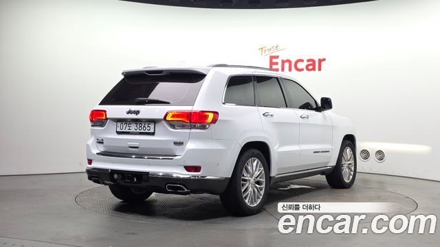 Jeep Cherokee 3.0 Diesel Overland Summit WK2 — пробег 238 570 км — фото 2 из 5