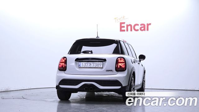 Mini Cooper 5Door Classic Third Generation — пробег 8 462 км — фото 4 из 5