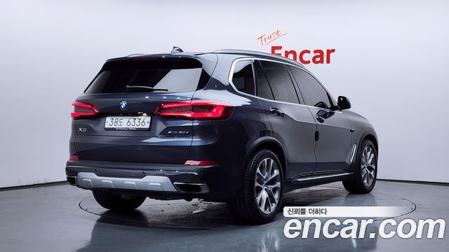BMW X5 xDrive 30d xLine — пробег 80 713 км — фото 2 из 5