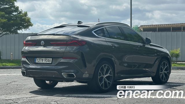 BMW X6 xDrive40i M Sport — пробег 69 273 км — фото 2 из 5