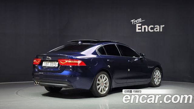 Jaguar XE 20d Prestige — пробег 90 369 км — фото 2 из 5