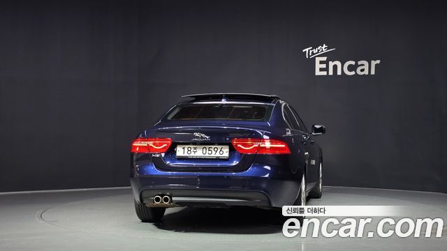 Jaguar XE 20d Prestige — пробег 90 369 км — фото 4 из 5