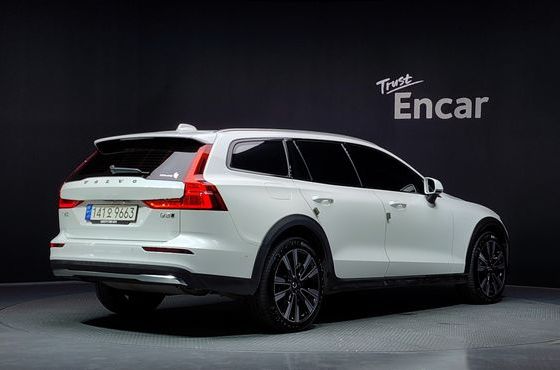Volvo V60 B5 Ultimate AWD — пробег 41 020 км — фото 2 из 5