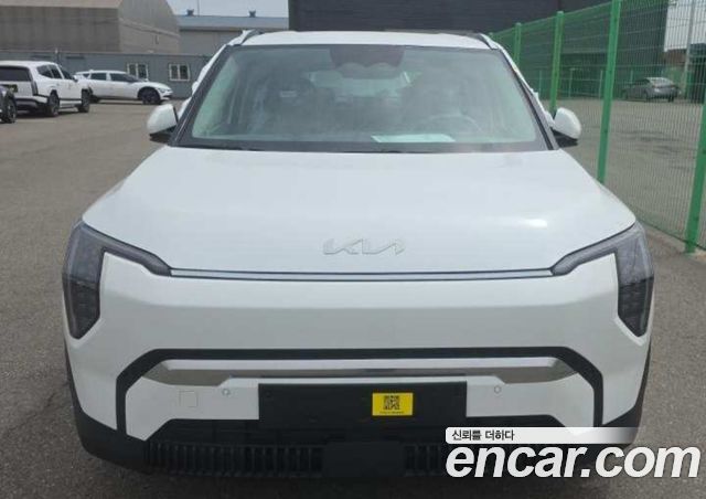 Kia EV3 Long Range 2WD Earth — пробег 1 км — фото 2 из 5