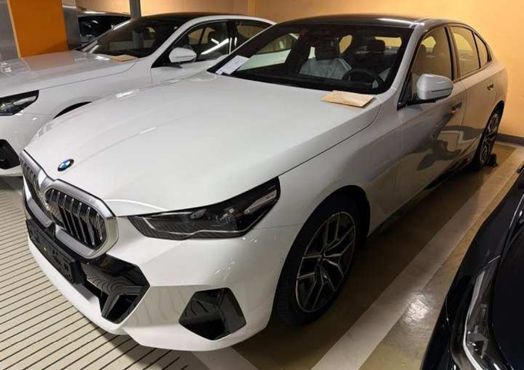 BMW 5-Series 530i xDrive M Sport — пробег 3 км — фото 2 из 5