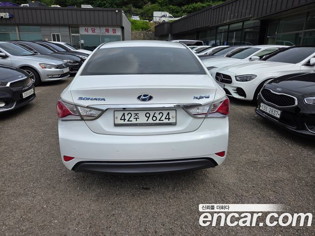 Hyundai Sonata 2.0 Premier — пробег 208 845 км — фото 4 из 5