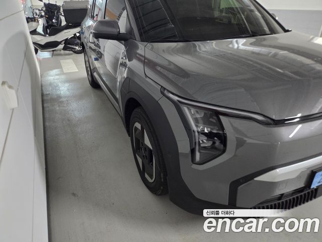 Kia EV3 Standard 2WD Air — пробег 752 км — фото 4 из 5