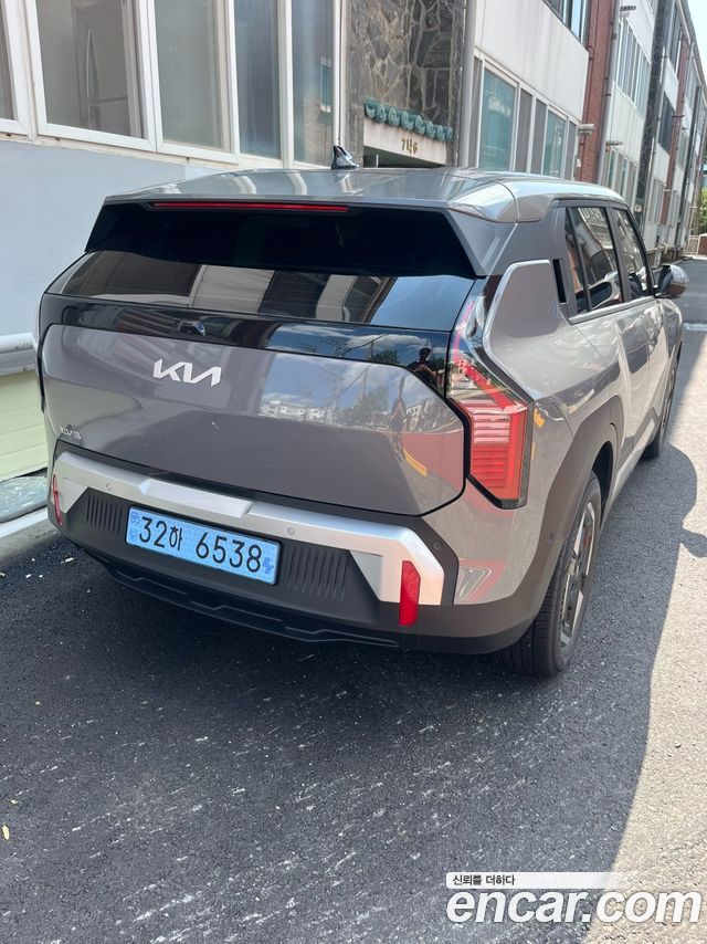 Kia EV3 Long Range 2WD AIr — пробег 900 км — фото 2 из 5
