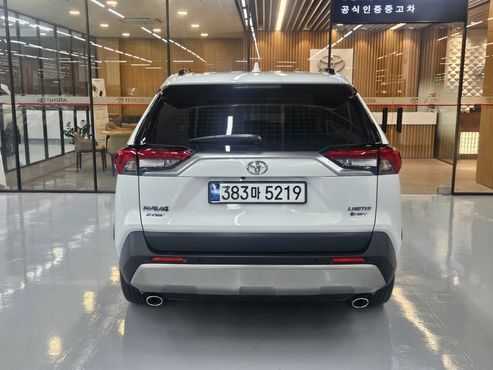 Toyota RAV4 2,5 4WD Hybrid LTD — пробег 6 280 км — фото 4 из 5