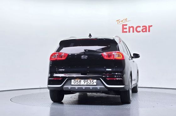 Kia Niro Prestige — пробег 115 050 км — фото 4 из 5
