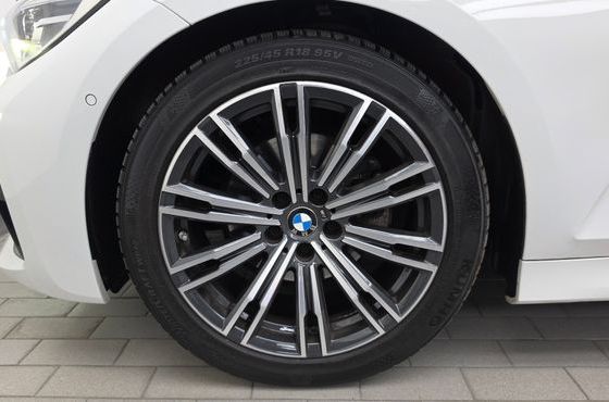 BMW 3-Series 320i M Sport — пробег 30 034 км — фото 5 из 5