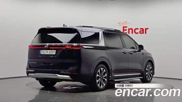 Kia Carnival 9-Seater Signature — пробег 86 271 км — фото 2 из 5
