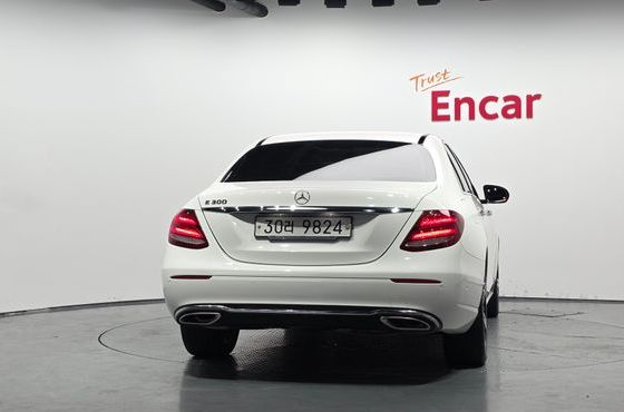 Mercedes-Benz E-Class E200 Avantgarde — пробег 123 537 км — фото 4 из 5