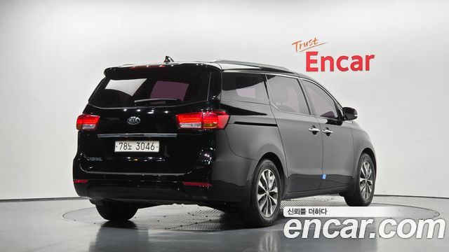 Kia Carnival 11-seater Noblesse — пробег 58 727 км — фото 2 из 5