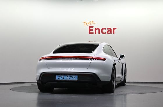 Porsche Taycan 4S — пробег 8 502 км — фото 4 из 5