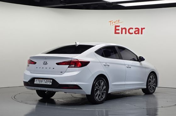 Hyundai AVANTE 1.6 Style — пробег 81 364 км — фото 2 из 5