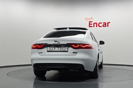 Jaguar XF 20d Portfolio AWD — пробег 92 044 км — фото 4 из 5