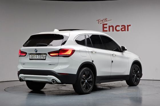 BMW X1 xDrive 20i Advantage — пробег 34 438 км — фото 2 из 5