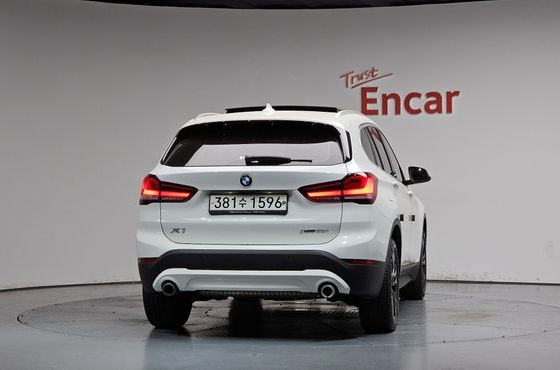 BMW X1 xDrive 20i Advantage — пробег 34 438 км — фото 4 из 5