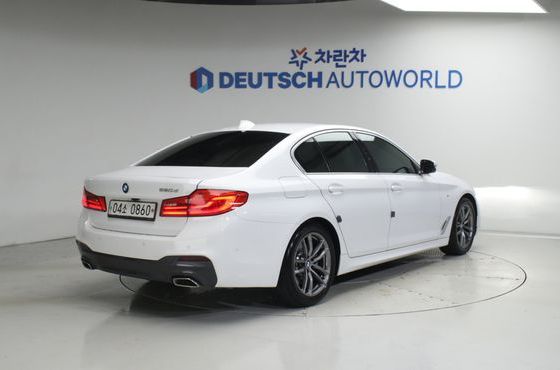 BMW 5-Series 520d M Sport Package Plus — пробег 132 286 км — фото 2 из 5