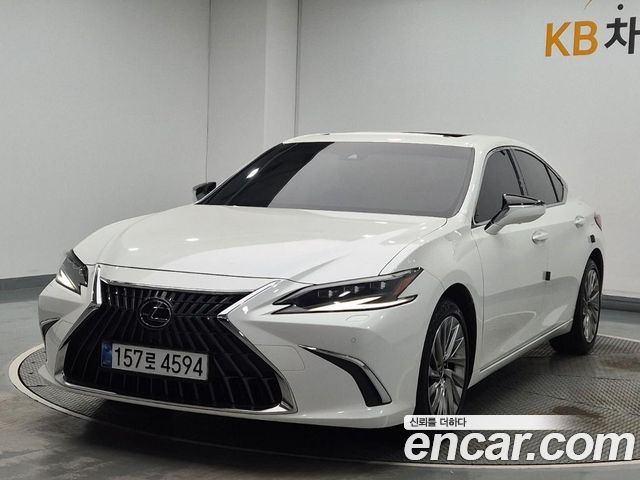 Lexus ES Executive — пробег 28 441 км — фото 1 из 5