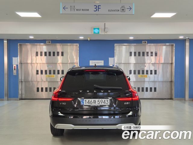 Volvo V90 B5 Ultra AWD — пробег 7 784 км — фото 4 из 5
