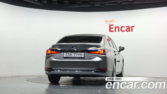 Lexus ES Executive — пробег 25 569 км — фото 4 из 5