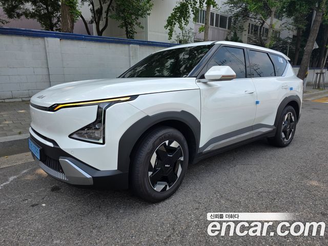 Kia EV5 Long Range 2WD AIr — пробег 1 950 км — фото 1 из 5